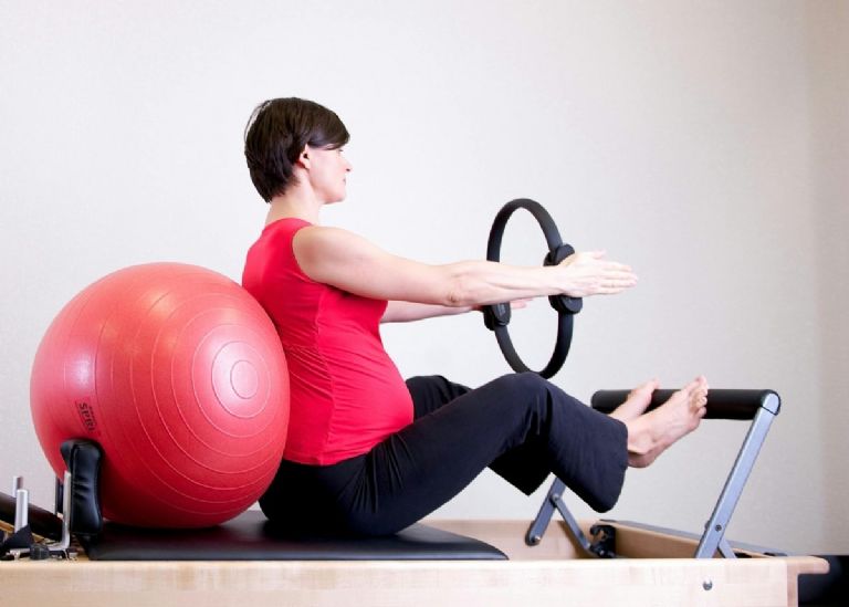 pilates es uno de los ejercicios que las embarazadas pueden hacer