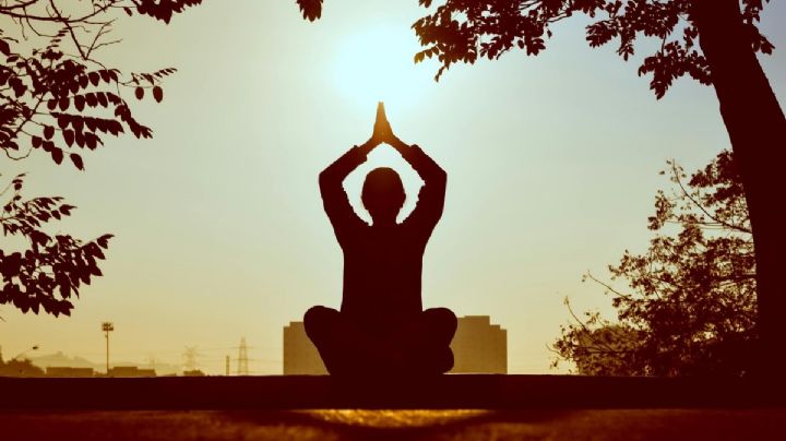 ¿Cómo ayuda el yoga a la salud mental?