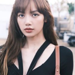 3 outfits de Lisa de BLACKPINK que debes usar si tu cuerpo es triángulo invertido